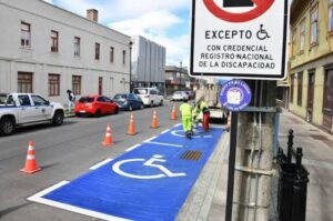 Punta Arenas cuenta con 395 estacionamientos para personas con discapacidad: advierten severas multas por mal uso