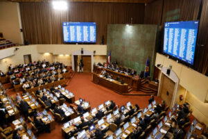Parlamentarios respaldan investigación de la Superintendencia contra las AFP