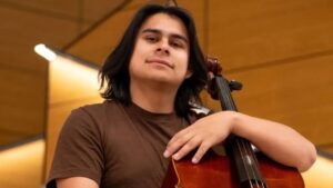 Joven violonchelista puntarenense se incorpora a la Orquesta Sinfónica Nacional de Chile