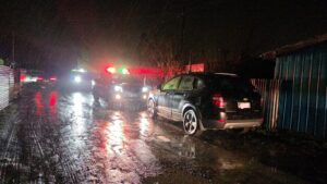 Persecución policial en Punta Arenas termina con sujetos huyendo por los techos en Río de los Ciervos