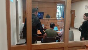 Prisión preventiva para hombre detenido con granadas tácticas y ballestas tras amenazar a sus padres en Punta Arenas