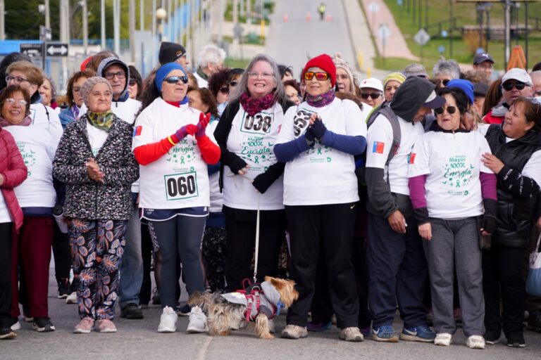Punta Arenas celebra el Mes de las Personas Mayores con festival de la voz y caminata familiar
