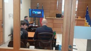 Condenan con multas y orden de alejamiento a joven que agredió a su pareja