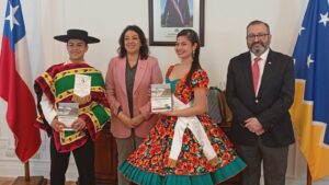Punta Arenas recibe el saludo protocolar de los competidores del XXX Campeonato Nacional de Cueca Juvenil