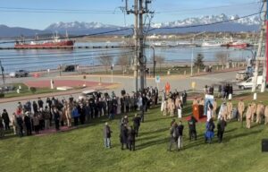 Puerto Williams y Ushuaia fortalecen sus lazos de integración transfronteriza en el marco del aniversario argentino