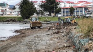Municipalidad de Punta Arenas concluye limpieza del borde costero tras retirar 200 toneladas de residuos