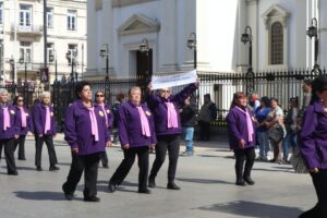 Clubes de adulto mayor protagonizan masivo desfile anual en el corazón de Punta Arenas