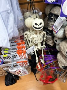 Seremi de Salud intensifica fiscalizaciones al comercio de Punta Arenas por celebraciones de Halloween
