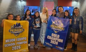 Estudiantes de la Escuela Hernando de Magallanes se coronan campeonas en disciplina de pompons