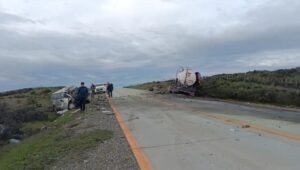 Grave colisión entre van y camión de combustible deja un fallecido y un lesionado en la Ruta CH-255
