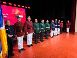 Cuerpo de Bomberos de Punta Arenas premia a 131 voluntarios por años de servicio en emotiva ceremonia