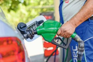 Proyectan nueva alza en el precio de los combustibles: gasolinas subirían $41 y el diésel casi $90 en Magallanes