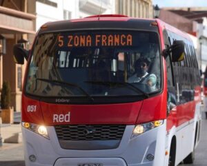 Usuarios de Punta Arenas reportan problemas para cargar tarjetas de transporte: Bipay y TransAlerce aclaran el sistema
