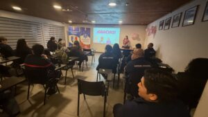 Quinta Compañía “Pompe France” de Punta Arenas se viste de rosa por el Mes del Cáncer de Mama