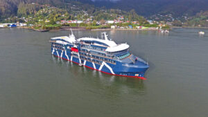 Primer crucero polar híbrido construido en Chile superó con éxito sus exigentes pruebas de navegación