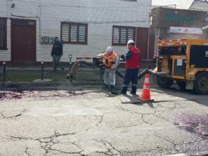 Punta Arenas inicia plan de bacheo y reparación vial en 41 sectores críticos en coordinación con Serviu