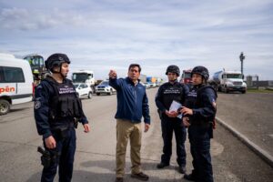 Megaoperativo de seguridad interagencial en Magallanes: controles en aeropuerto, barcazas y cárcel dejan detenidos y decomisos
