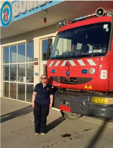 Teniente Valentina Nahuelneri se convierte en la primera mujer maquinista de la Octava Compañía de Bomberos de Punta Arenas